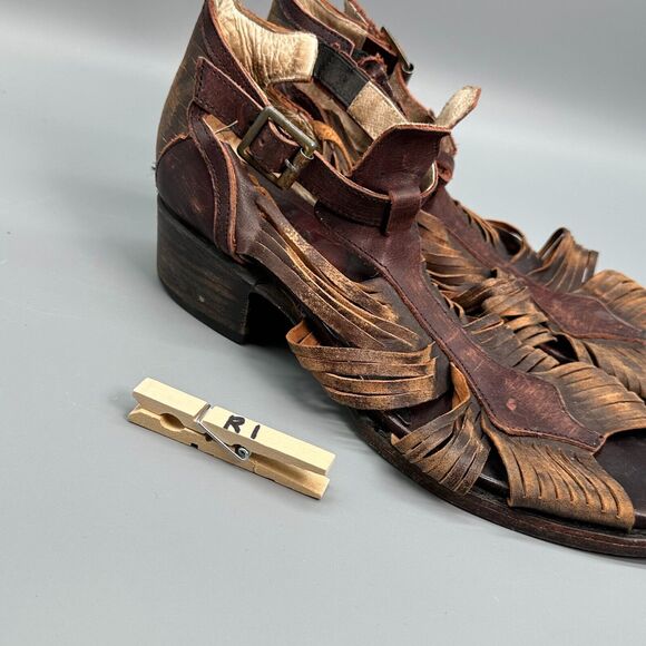 Freebird Steven Arrow Womens 9 Brown Leather Distressed Strappy Sandals Buckle - Picture 11 of 11